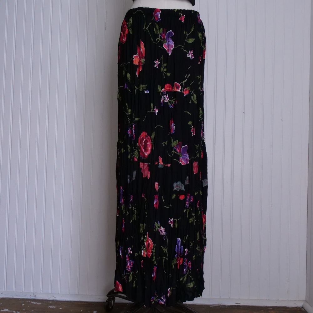 Great vintage 1990s My Boyfriend's Back crinkle pleated dark floral rayon skirt - Picture 6 of 8